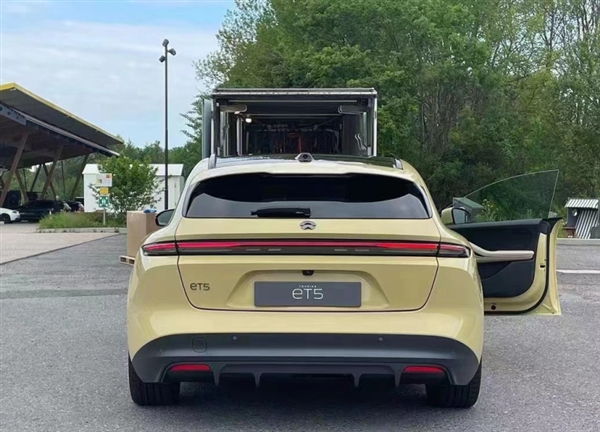 歐豪佬狂喜！蔚來ET5旅行版最新實(shí)車圖曝光：國內(nèi)賣30多萬買不？(圖4)